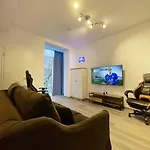 PS5+55 Zoll 4K Fernseher - Gaming Apartment